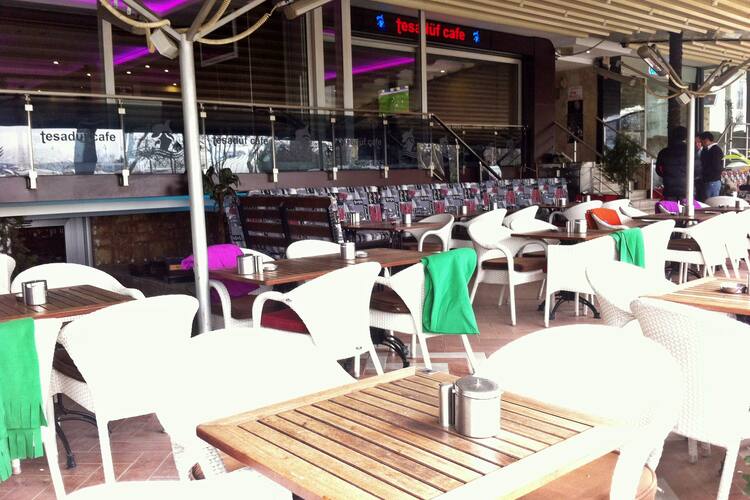 Tesaduf Cafe Kalamis Istanbul